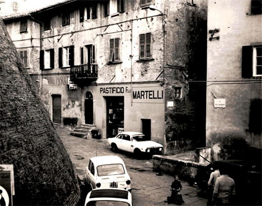 Ansicht der Manufaktur von Pastificio Martelli, Familienbetrieb für die Herstellung von Hartweizengriess-Teigwaren